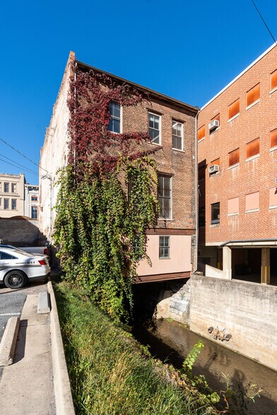 More Photos Of 111 S Augusta St, Staunton Storefront Retail Office For Sale