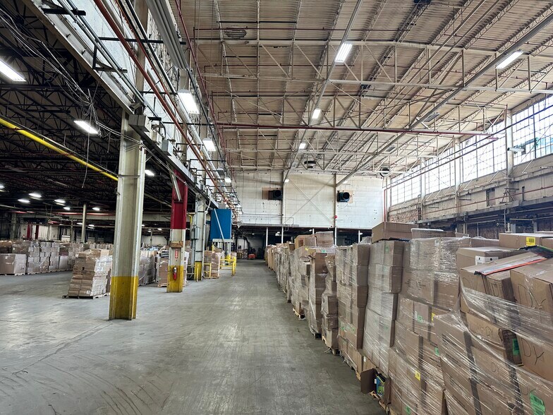 More Photos Of 1600 Wabash Ave, Fort Wayne Distribution For Lease