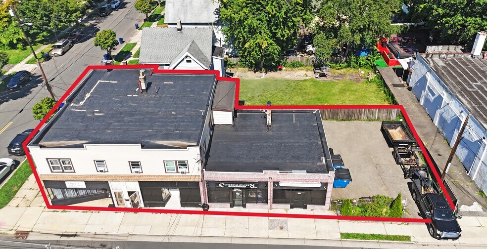 More Photos Of 1101-1109 E 2nd St, Plainfield General Retail For Sale