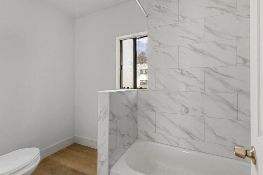 More Photos Of 605 N St Louis St, Los Angeles Apartments For Sale