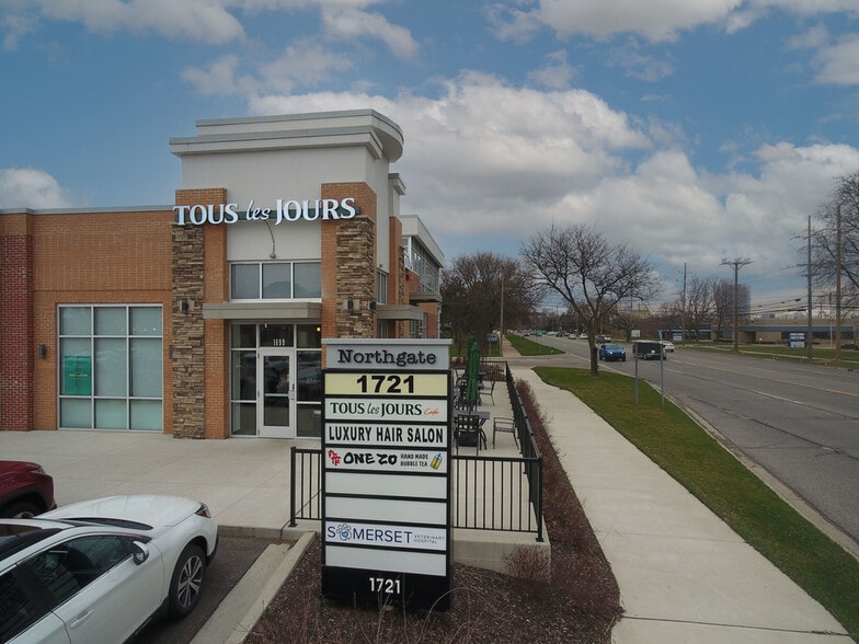 More Photos Of 1721 Crooks Rd, Troy Storefront For Lease