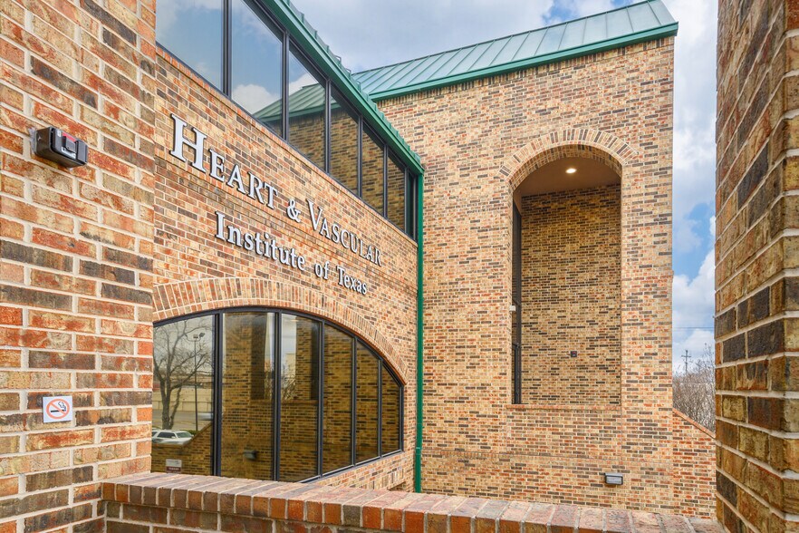 More Photos Of 1933 NE Loop 410, San Antonio Office For Sale