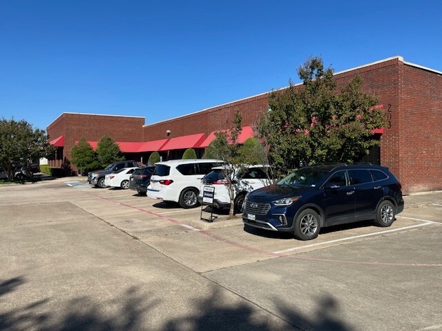 More Photos Of 203 S Jupiter Rd, Allen Office For Sale