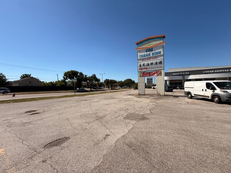 More Photos Of 11810 Bellaire Blvd, Houston Land For Lease