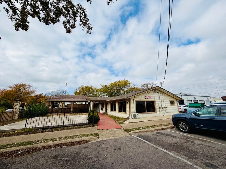 More Photos Of 15200 FM 1825, Pflugerville Restaurant For Lease