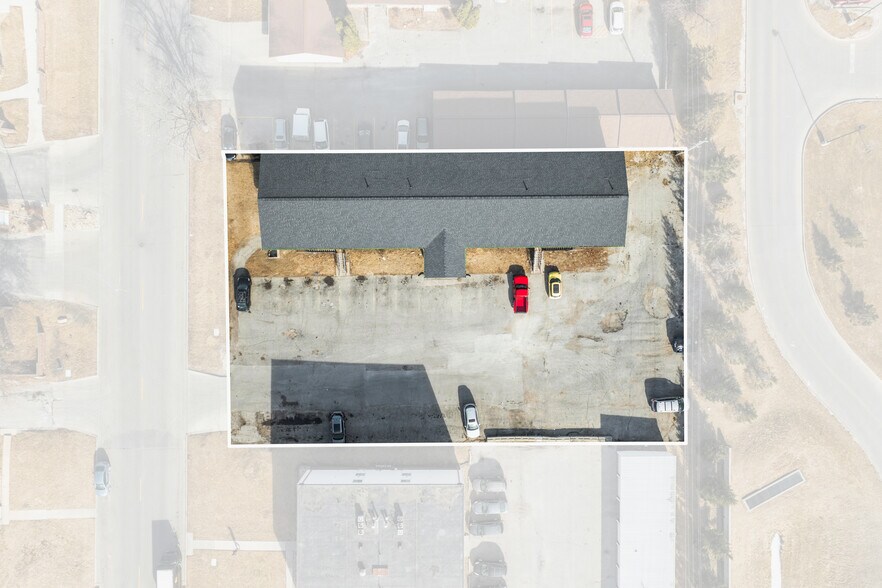 More Photos Of 3719 W 9th St, Waterloo Apartments For Sale