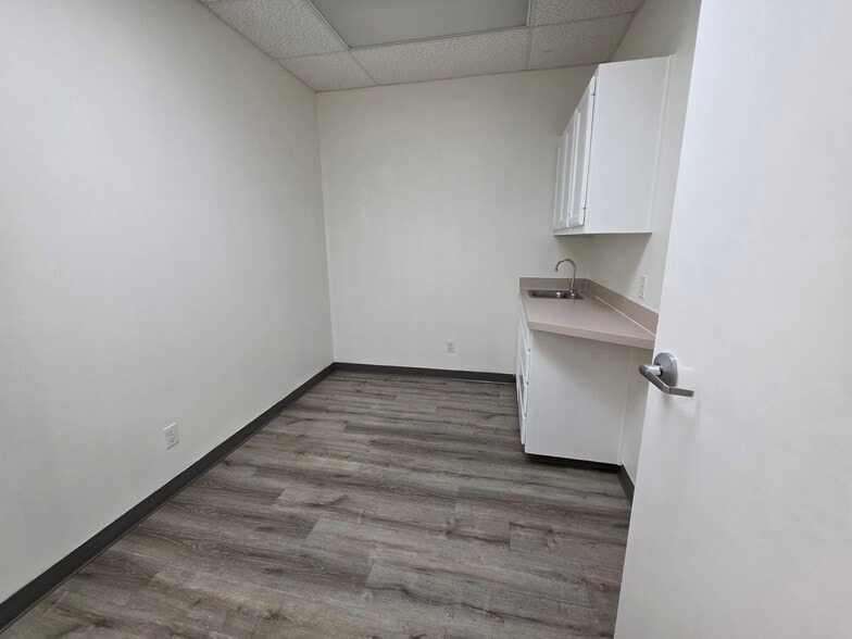 More Photos Of 5601-5605 Virginia Pky, McKinney Medical For Lease