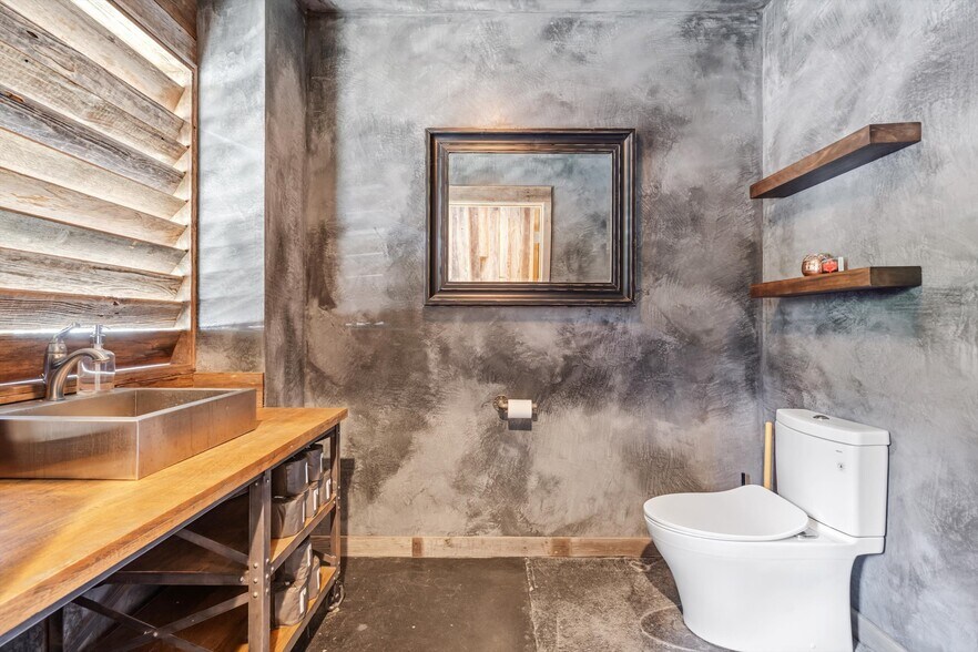 More Photos Of 1229 Grove St, Healdsburg Warehouse For Sale