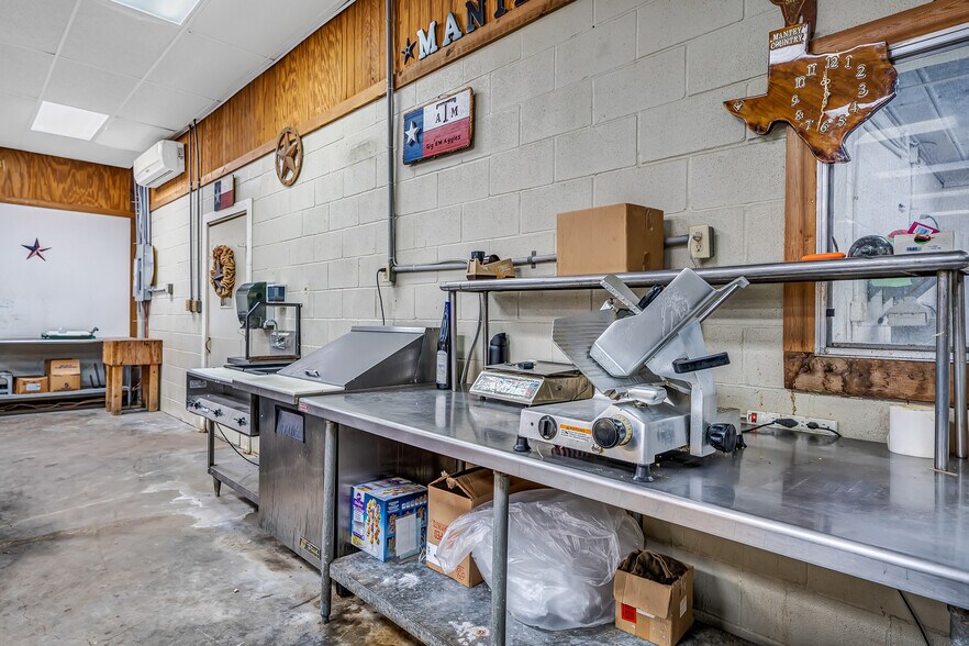 More Photos Of 17390 TX-36, Somerville Restaurant For Sale