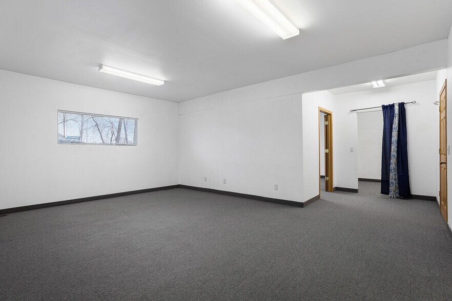 More Photos Of 2001 8th Ave SE, Minot General Retail For Sale