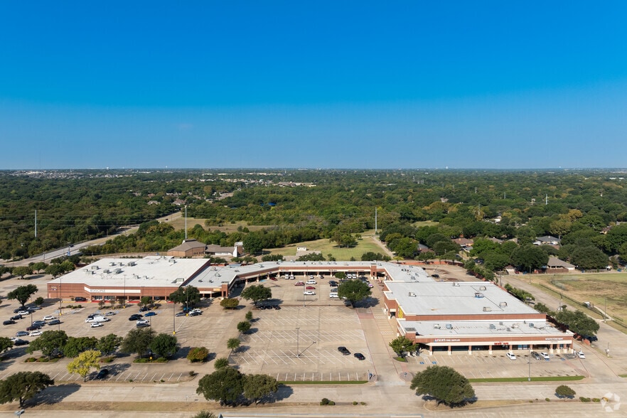 More Photos Of 901 N Polk St, DeSoto General Retail For Lease