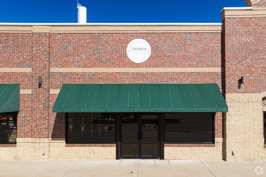 More Photos Of 14100-14104 Redfield Dr, Eugene Storefront For Sale