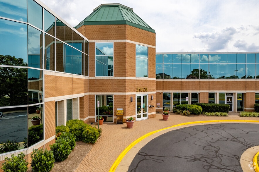 More Photos Of 21525 Ridgetop Cir, Sterling Office For Lease