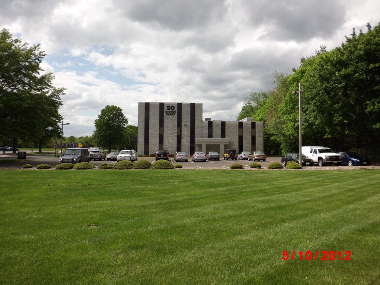 More Photos Of 20 Gibson Pl, Freehold Office For Lease