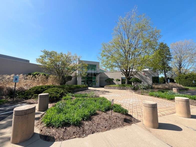 More Photos Of 450 Grant St, Akron Office For Lease