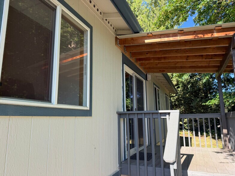 More Photos Of 3304 Old Hartford Rd, Lake Stevens Flex For Lease