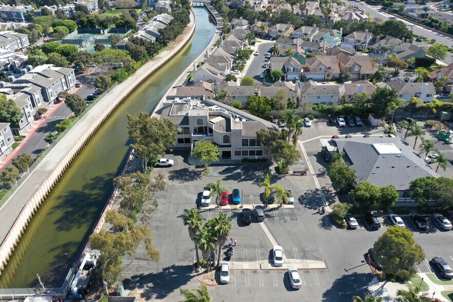 More Photos Of 20042 Beach Blvd, Huntington Beach Loft Creative Space For Sale