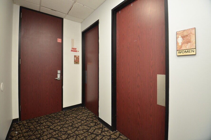 More Photos Of 7900 N Sam Houston Pky W, Houston Office For Lease