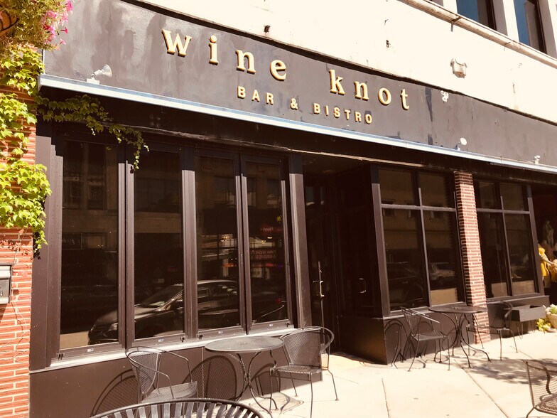 More Photos Of 5611 6th Ave, Kenosha Restaurant For Sale