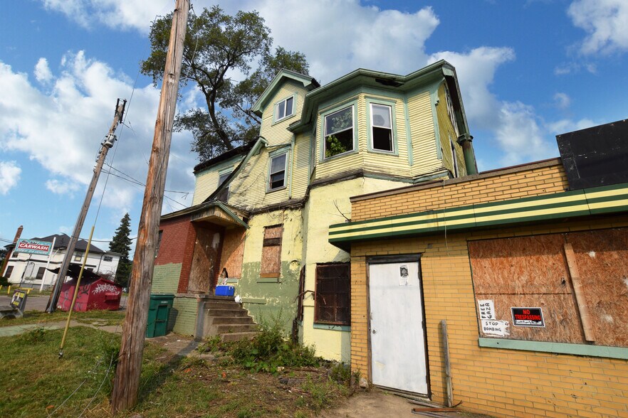 More Photos Of 801 Ml King Ave, Flint Storefront Retail Residential For Sale