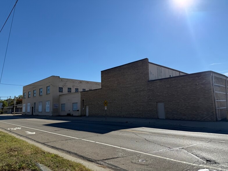 Primary Photo Of 1827 Broadway, Rockford Food Processing For Sale