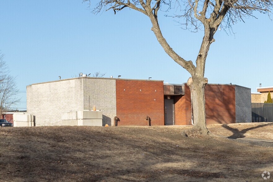 Primary Photo Of 115 Sherwood Ave, Farmingdale Industrial For Sale