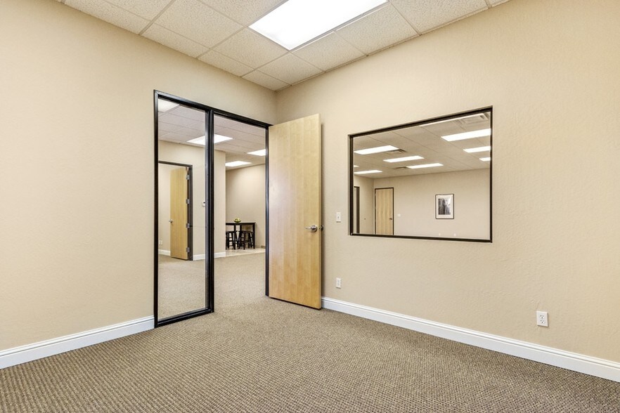 More Photos Of 7655 E Redfield Rd, Scottsdale Light Distribution For Lease