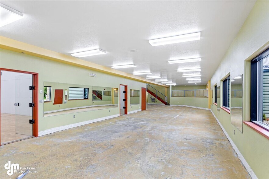 More Photos Of 1901 N Hemmer Rd, Palmer Medical For Sale