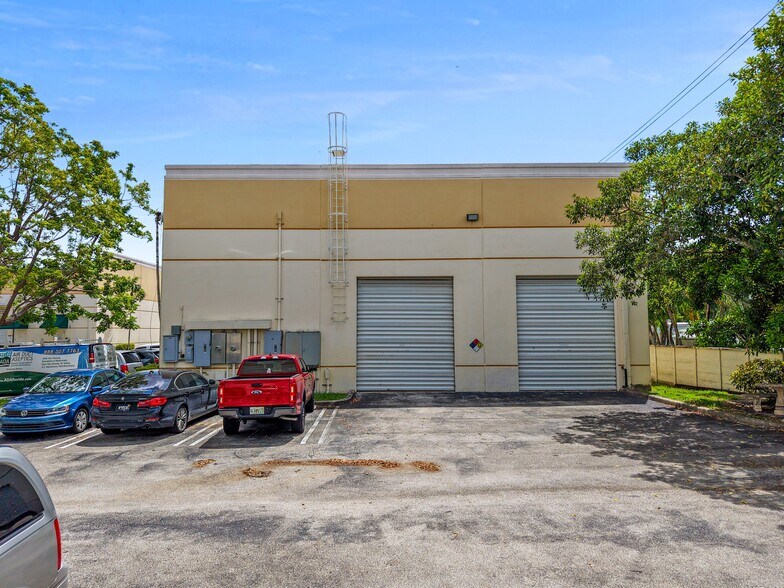 More Photos Of 917 NW 31st Ave, Pompano Beach Service For Sale