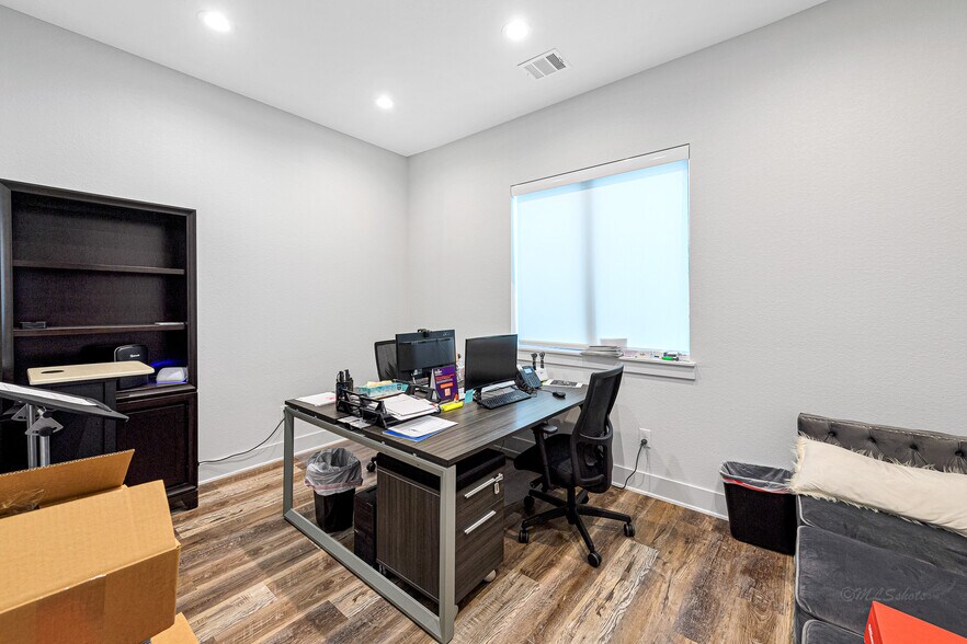 More Photos Of 225 Bella Katy Dr, Katy Medical For Sale