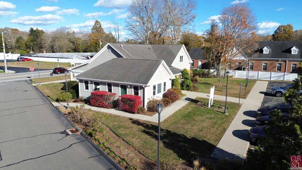 More Photos Of 162 E Main St, Clinton Medical For Sale