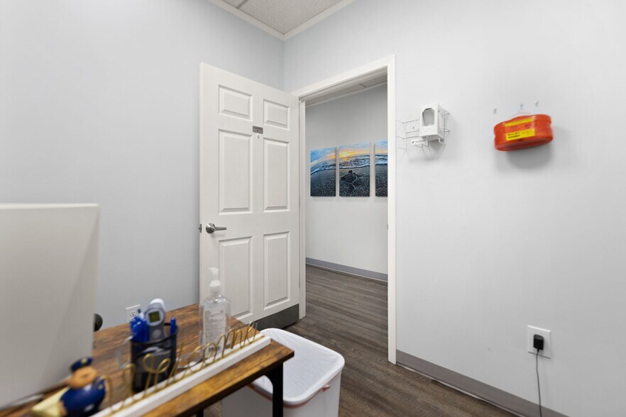 More Photos Of 725 S Main St, London Medical For Sale