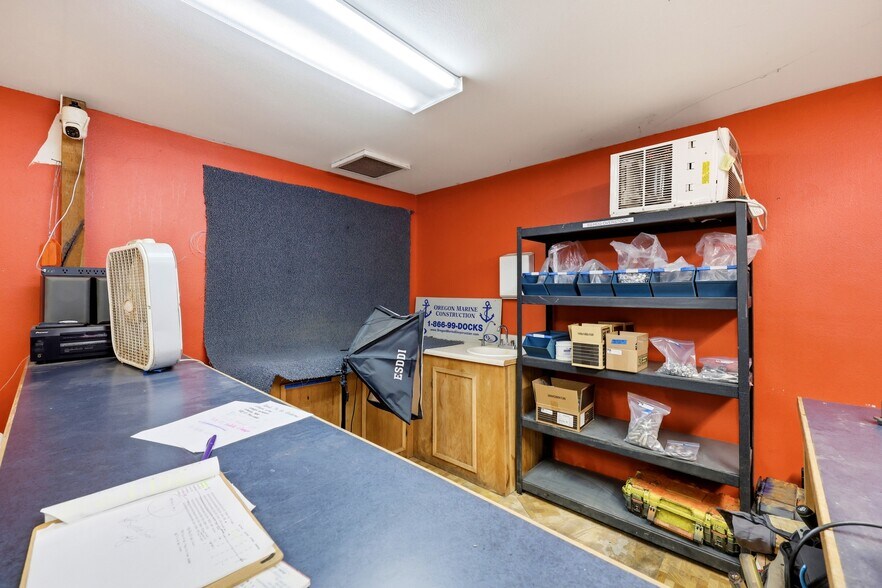 More Photos Of 9085 Arney Ln NE, Woodburn Industrial For Sale