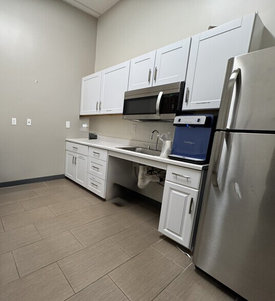 More Photos Of 13331 W Indian School Rd, Litchfield Park General Retail For Lease