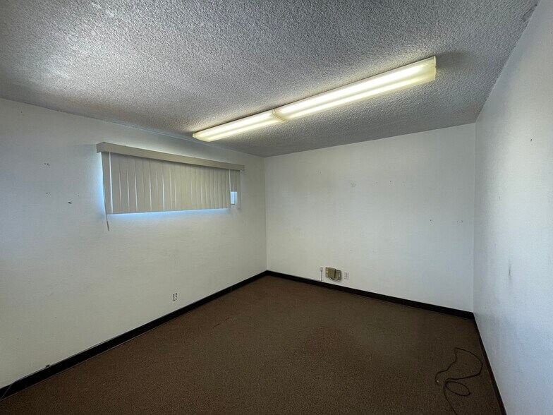 More Photos Of 931-945 W Hoover Ave, Orange Manufacturing For Sale