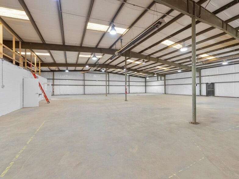 More Photos Of 93 Thompson St, Asheville Manufacturing For Lease