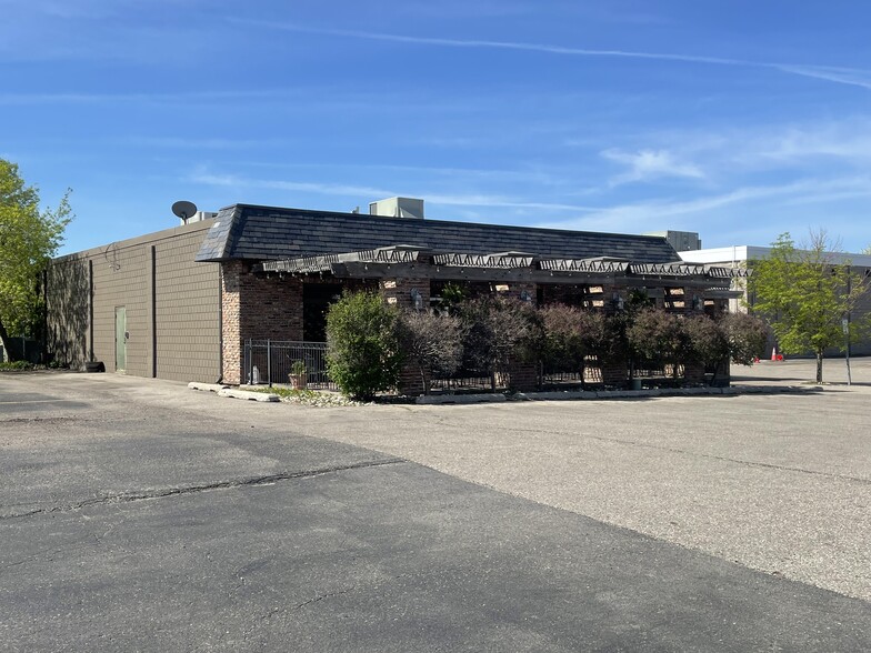 More Photos Of 1001 30th Ave S, Moorhead Restaurant For Sale
