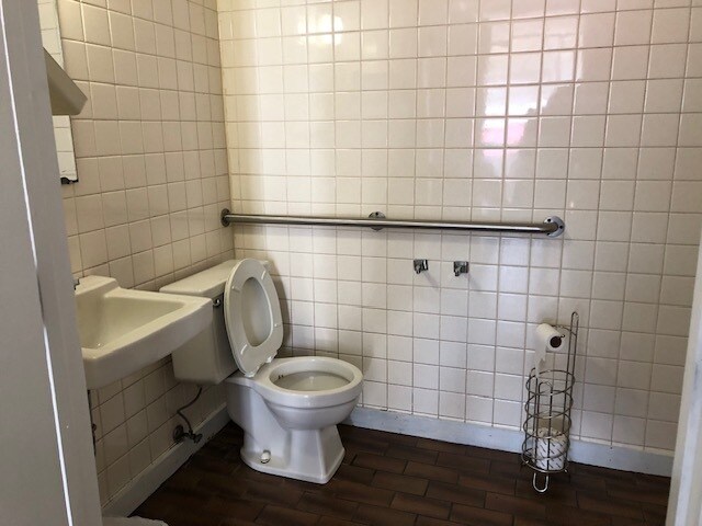 More Photos Of 203 N Marine Blvd, Jacksonville Service For Lease