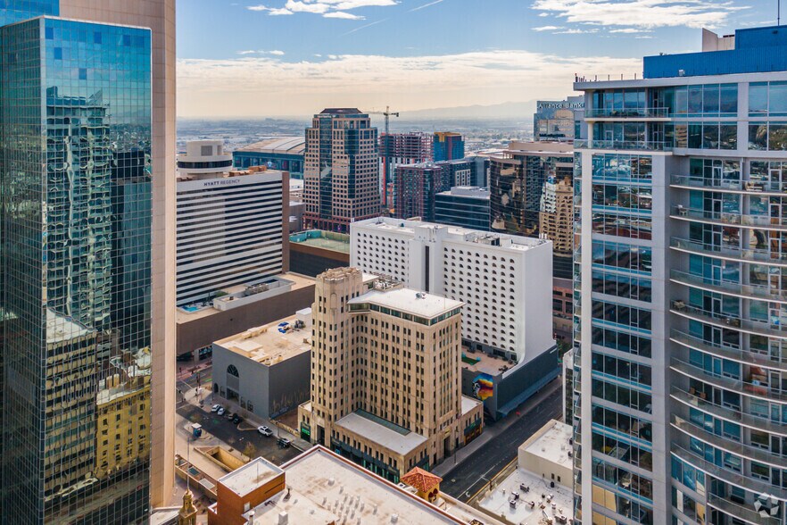 More Photos Of 15 E Monroe St, Phoenix Hotel For Lease