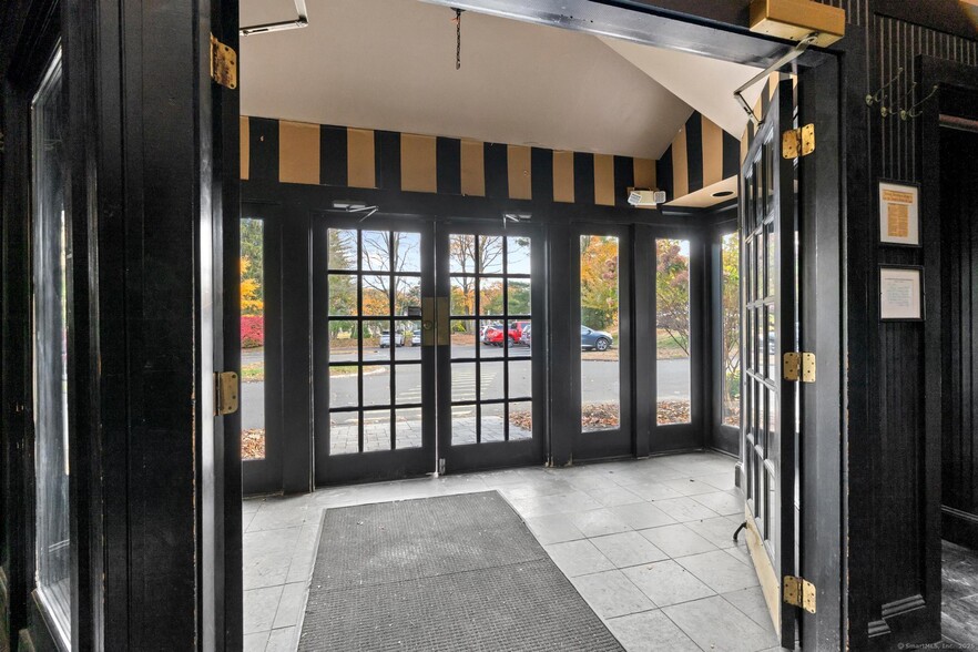 More Photos Of 24 W Main St, Avon Restaurant For Lease