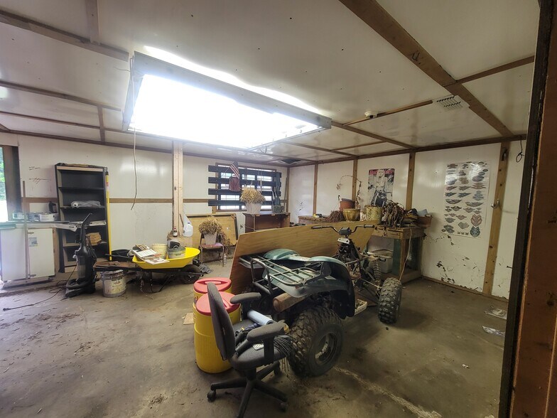 More Photos Of 2209 Avenue A, Hooks Warehouse For Sale