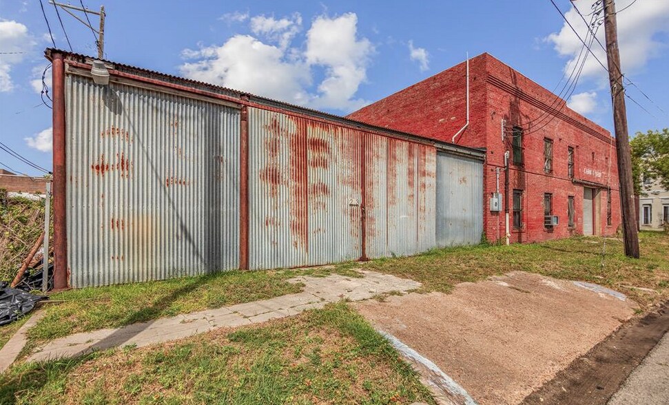 More Photos Of 1901 Strand St, Galveston Flex For Sale