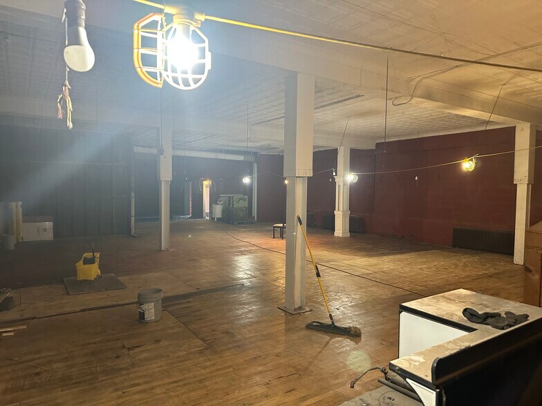 More Photos Of 976 Broadway, Buffalo Storefront For Lease