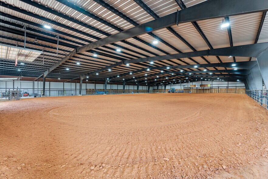 More Photos Of 13354 E 520 Rd, Colcord Sports And Entertainment For Sale