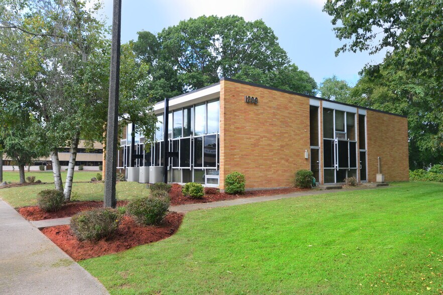 More Photos Of 1209 John Fitch Blvd, South Windsor Medical For Lease