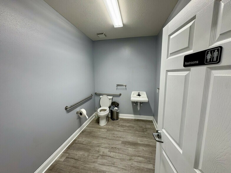 More Photos Of 3948 Garcon Point Rd, Milton General Retail For Lease