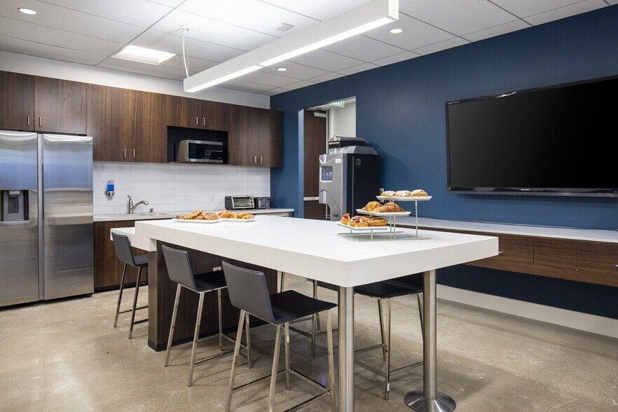 More Photos Of 4225 Executive Sq, La Jolla Coworking Space