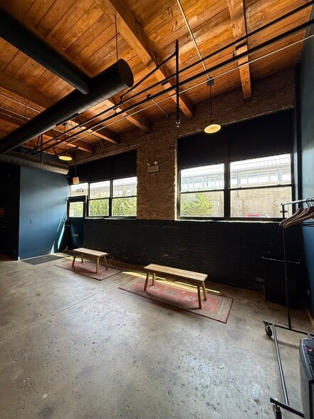 More Photos Of 4700 N Ravenswood Ave, Chicago Warehouse For Lease
