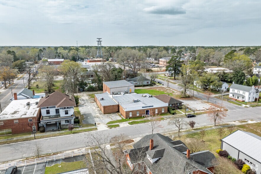 More Photos Of 211 W Cronly St, Laurinburg Office For Sale