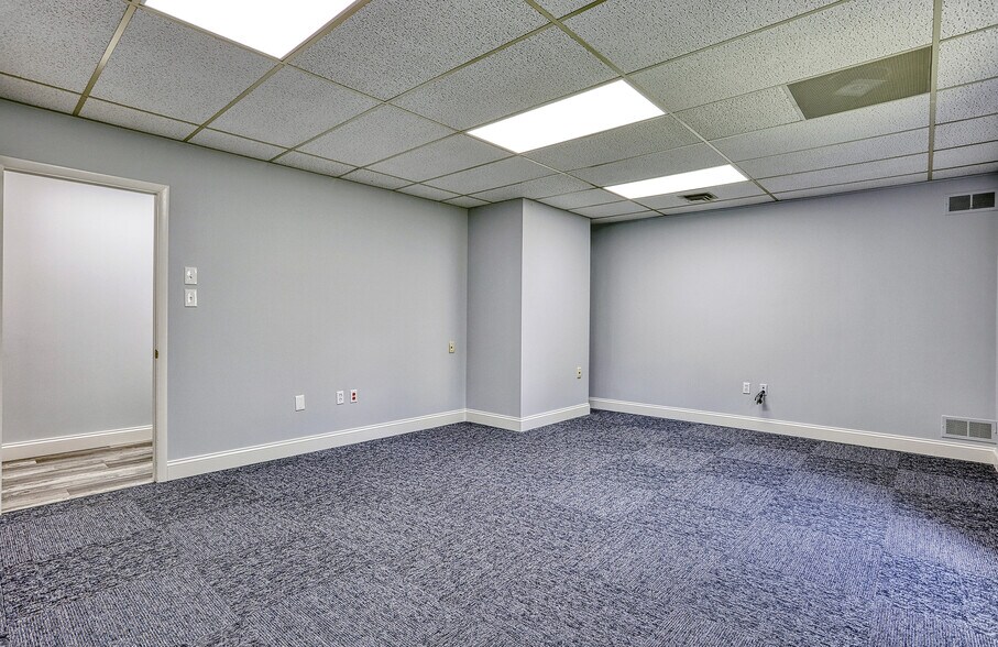 More Photos Of 4051 Executive Park Dr, Harrisburg Office For Lease